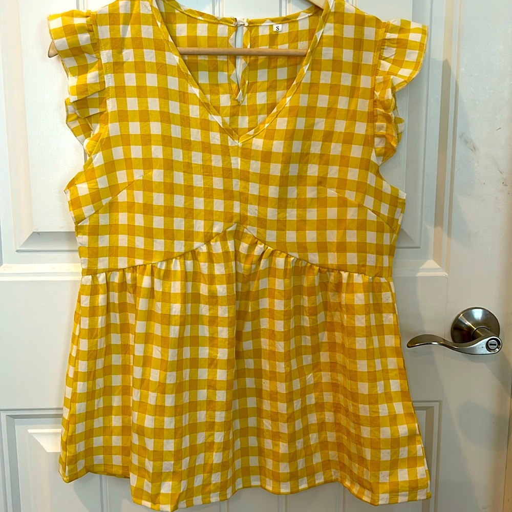 Cute boutique yellow and white buffalo check top   Size Small